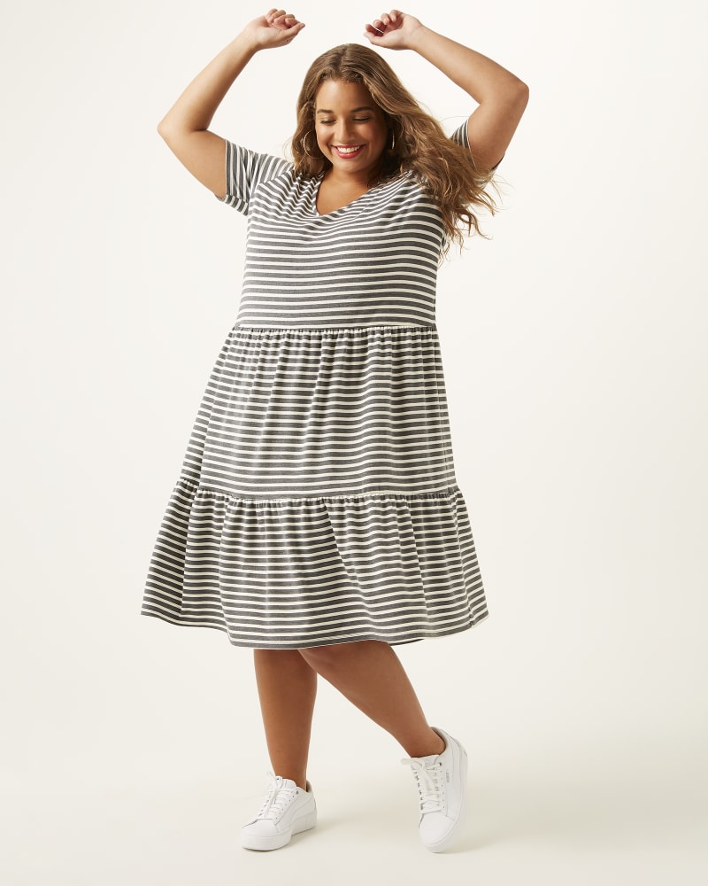 Plus size model with apple body shape wearing  by Meri Skye | Dia&Co | dia_product_style_image_id:163779